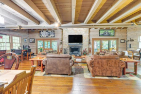 Ellijay Getaway Fire Pit and Hot Tub